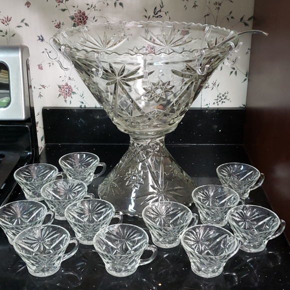 READ BEFORE PURCHASING. Vintage Anchor Hocking 27 Pc Punch Bowl Set - Picture 2 of 4